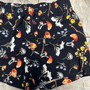🍄The North Face Women's Floral Athletic Shorts